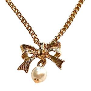 AVON Vintage Bow Pearl Necklace Gold